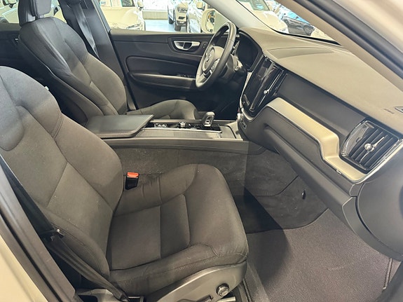 Volvo XC60 11 of 25