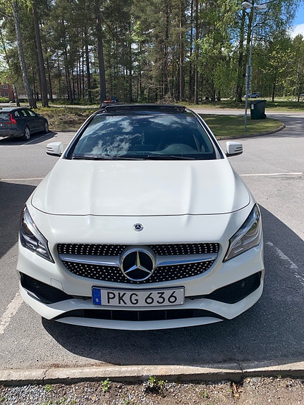Mercedes-Benz CLA200 3 of 5