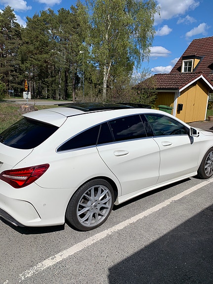 Mercedes-Benz CLA200 2 of 5