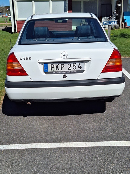 Mercedes-Benz C180 5 of 5