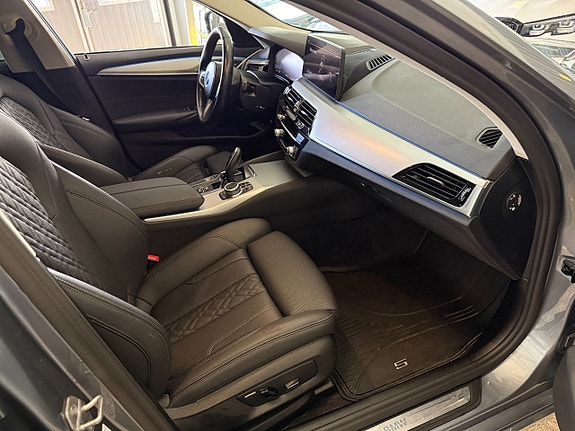 BMW 530e 12 of 17