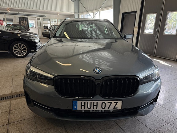BMW 530e 8 of 17