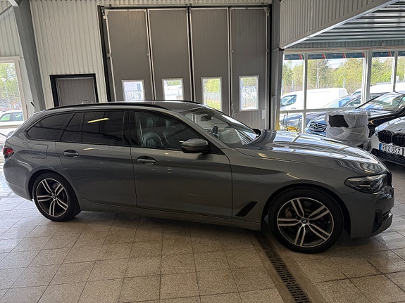 BMW 530e 2 of 17