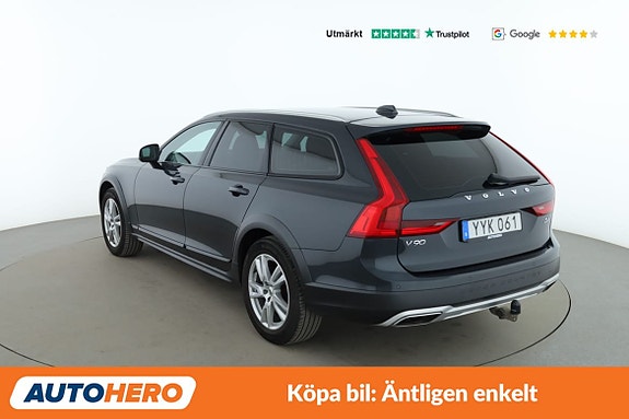 Volvo V90 Cross Country 3 of 5