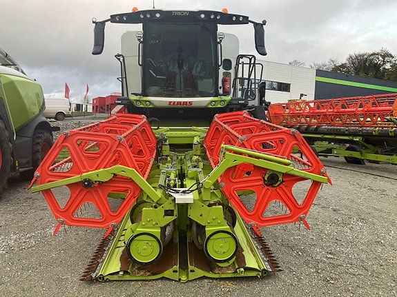 Claas Trion 520 18 fots vikbord.