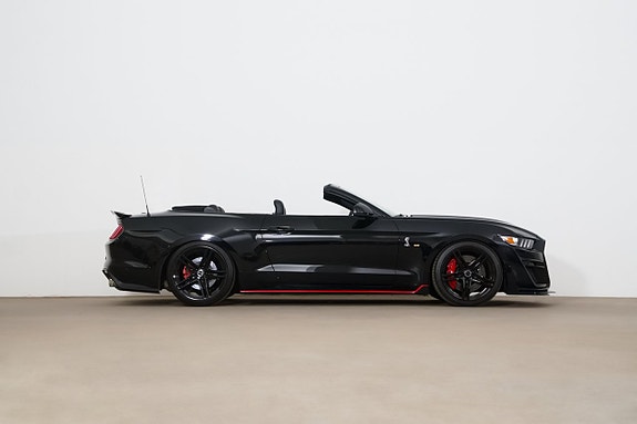 Ford Mustang 25 of 25
