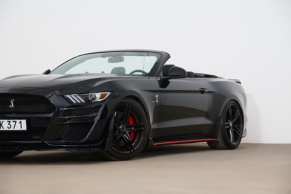 Ford Mustang 3 of 5