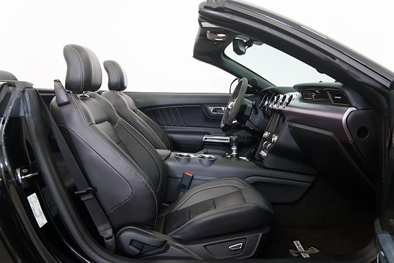 Ford Mustang 21 of 25