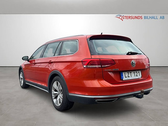 Volkswagen Passat Alltrack 7 of 12