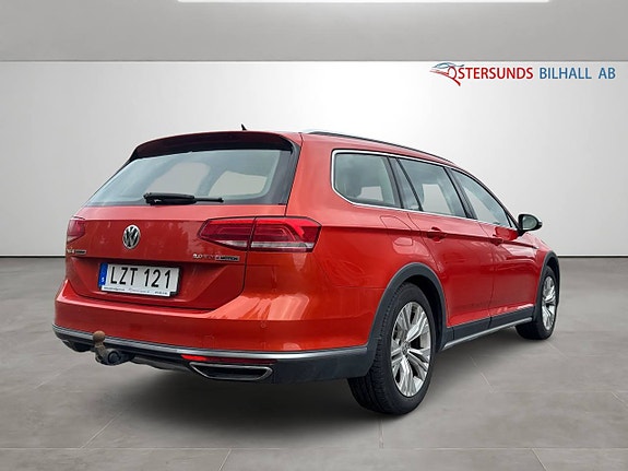 Volkswagen Passat Alltrack 8 of 12