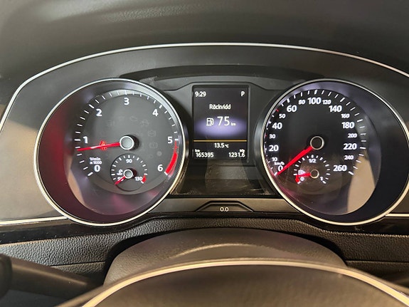 Volkswagen Passat Alltrack 12 of 13