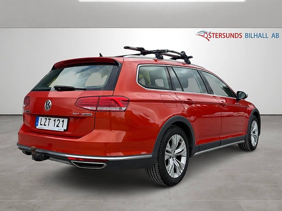 Volkswagen Passat Alltrack 8 of 13