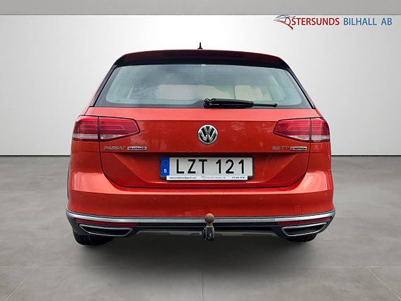 Volkswagen Passat Alltrack 5 of 12