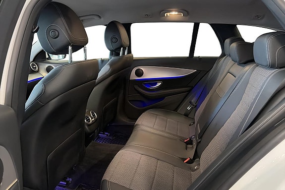 Mercedes-Benz E200 23 of 26