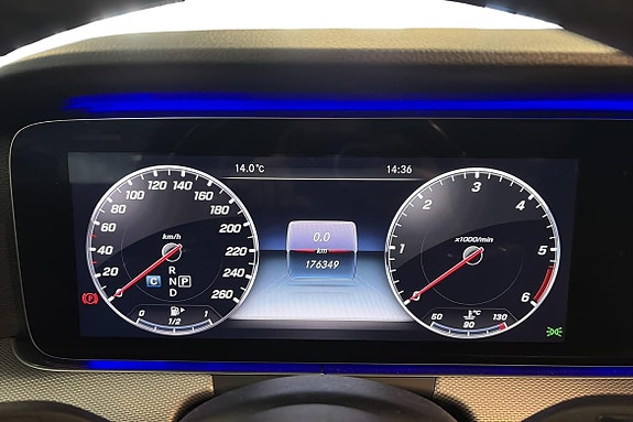 Mercedes-Benz E200 14 of 26