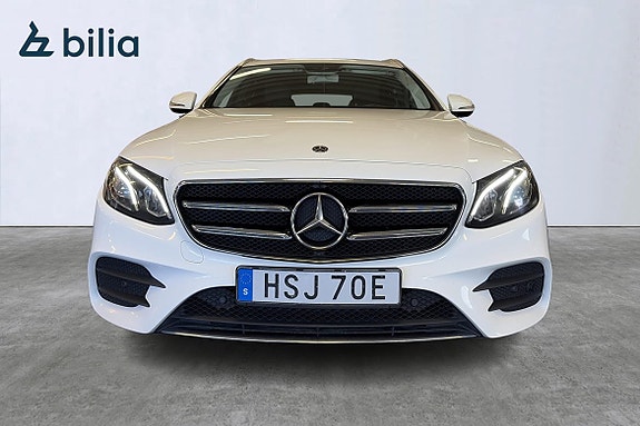 Mercedes-Benz E200 2 of 26