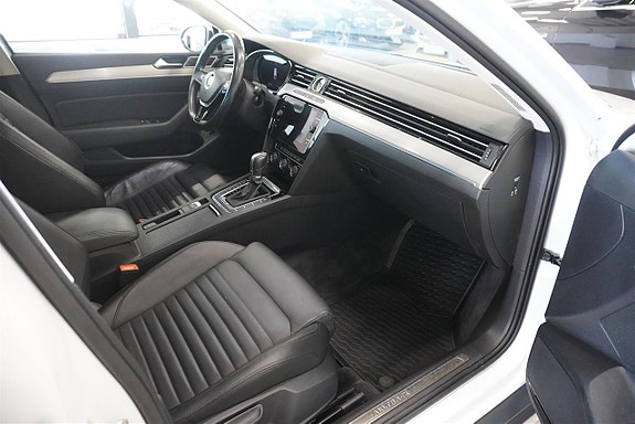 Volkswagen Passat Alltrack 6 of 10