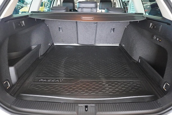 Volkswagen Passat Alltrack 8 of 10