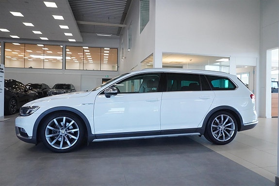 Volkswagen Passat Alltrack 3 of 5