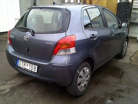 Toyota Yaris 2 of 2