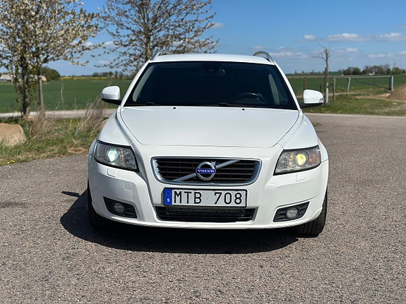 Volvo V50 3 of 5