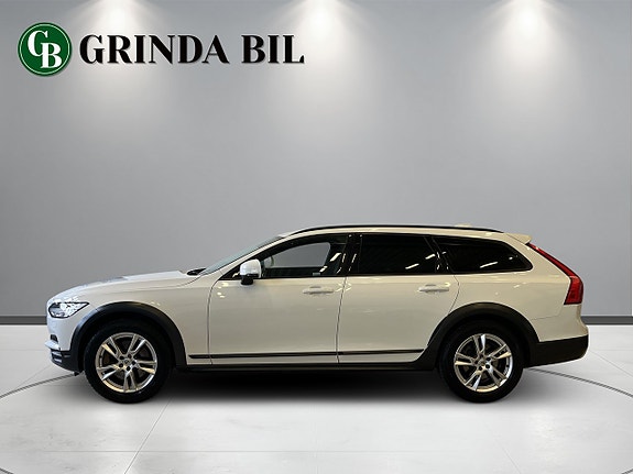 Volvo V90 Cross Country 2 of 5