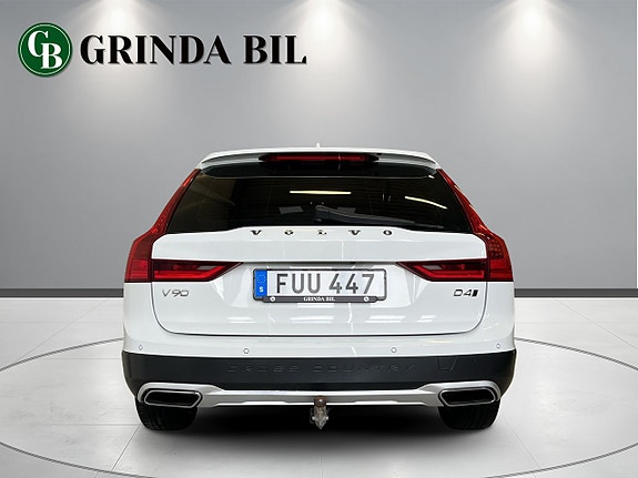 Volvo V90 Cross Country 3 of 5
