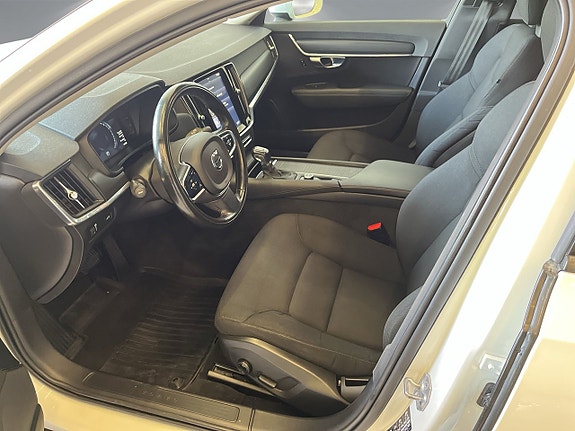 Volvo V90 Cross Country 7 of 25