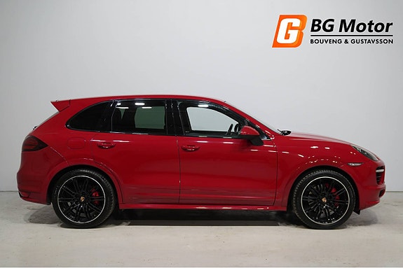 Porsche Cayenne GTS 3 of 5