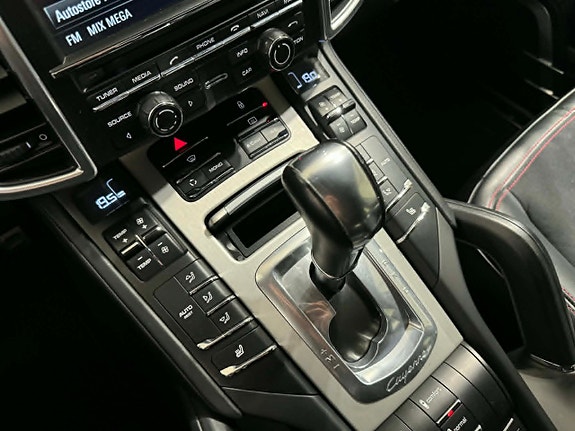 Porsche Cayenne GTS 17 of 19