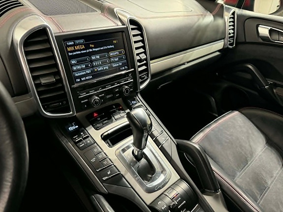 Porsche Cayenne GTS 15 of 19