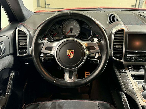 Porsche Cayenne GTS 10 of 19