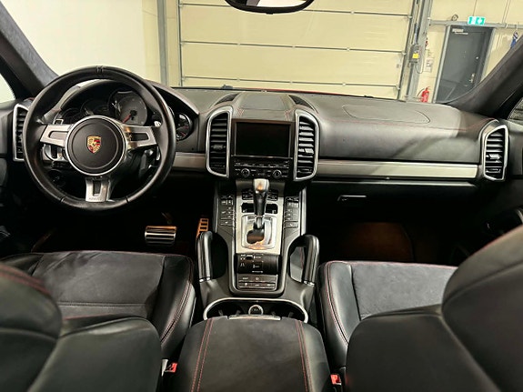Porsche Cayenne GTS 9 of 19