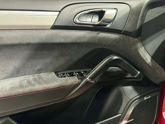 Porsche Cayenne GTS 11 of 19