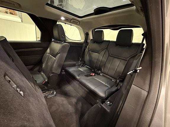 Land Rover Discovery 16 of 24