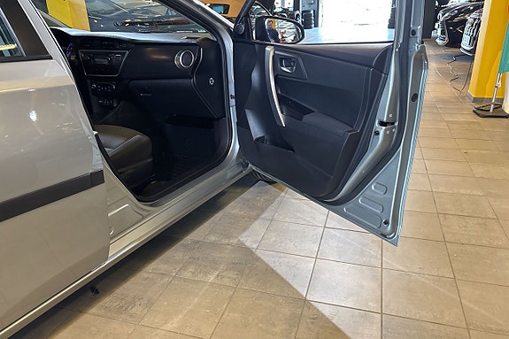 Toyota Auris 9 of 20