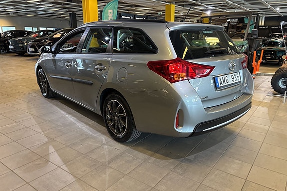 Toyota Auris 2 of 20