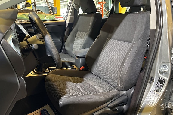 Toyota Auris 14 of 20