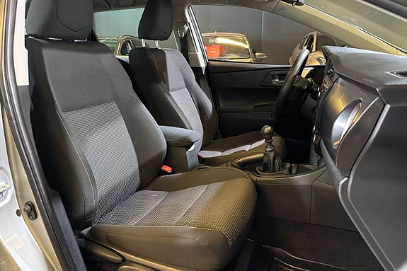 Toyota Auris 10 of 20