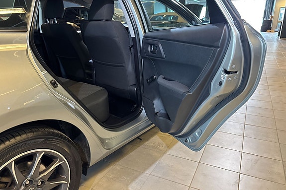 Toyota Auris 7 of 20
