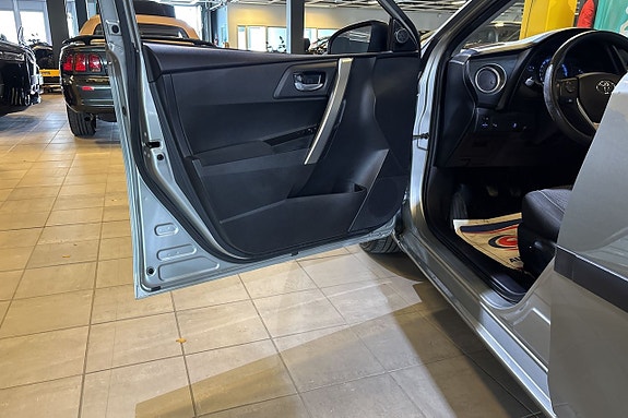 Toyota Auris 13 of 20
