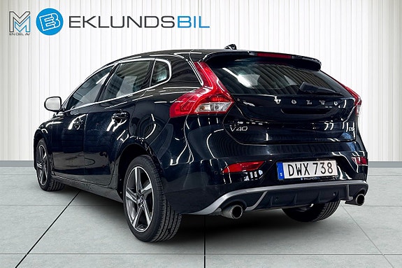 Volvo V40 3 of 5