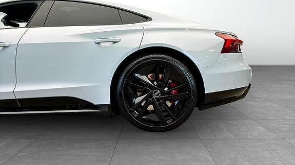 Audi e-tron 6 of 14
