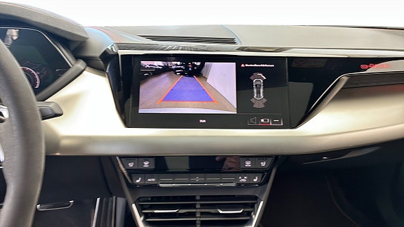Audi e-tron 10 of 14