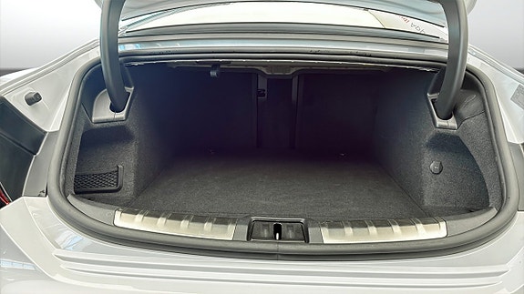 Audi e-tron 13 of 14