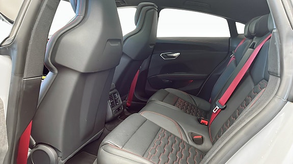 Audi e-tron 12 of 14