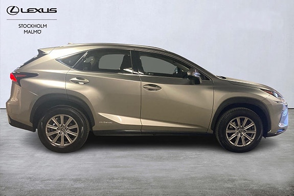 Lexus NX300h 5 of 5