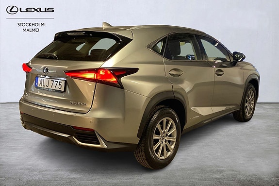 Lexus NX300h 4 of 5