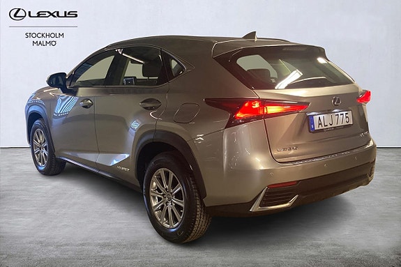 Lexus NX300h 3 of 5