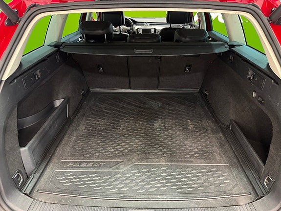 Volkswagen Passat 16 of 22